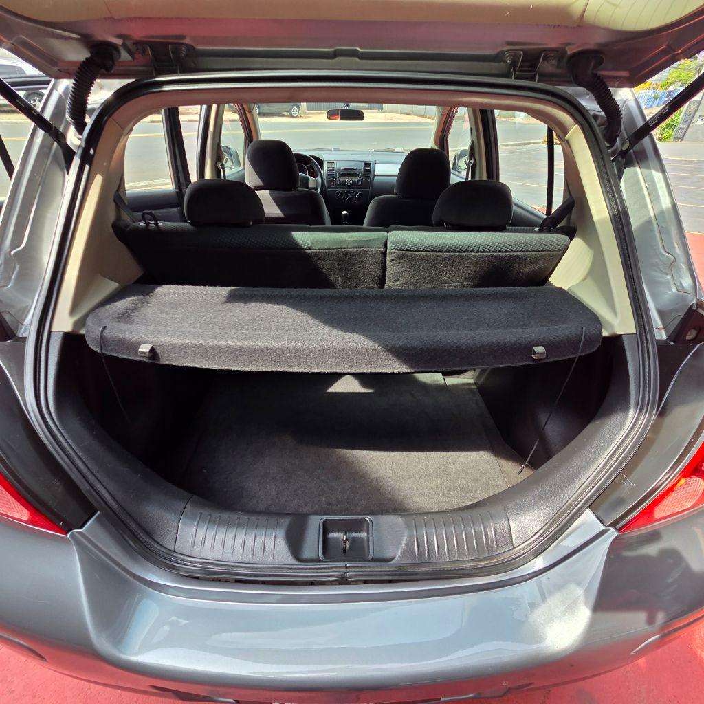 NISSAN Tiida Hatch - Foto