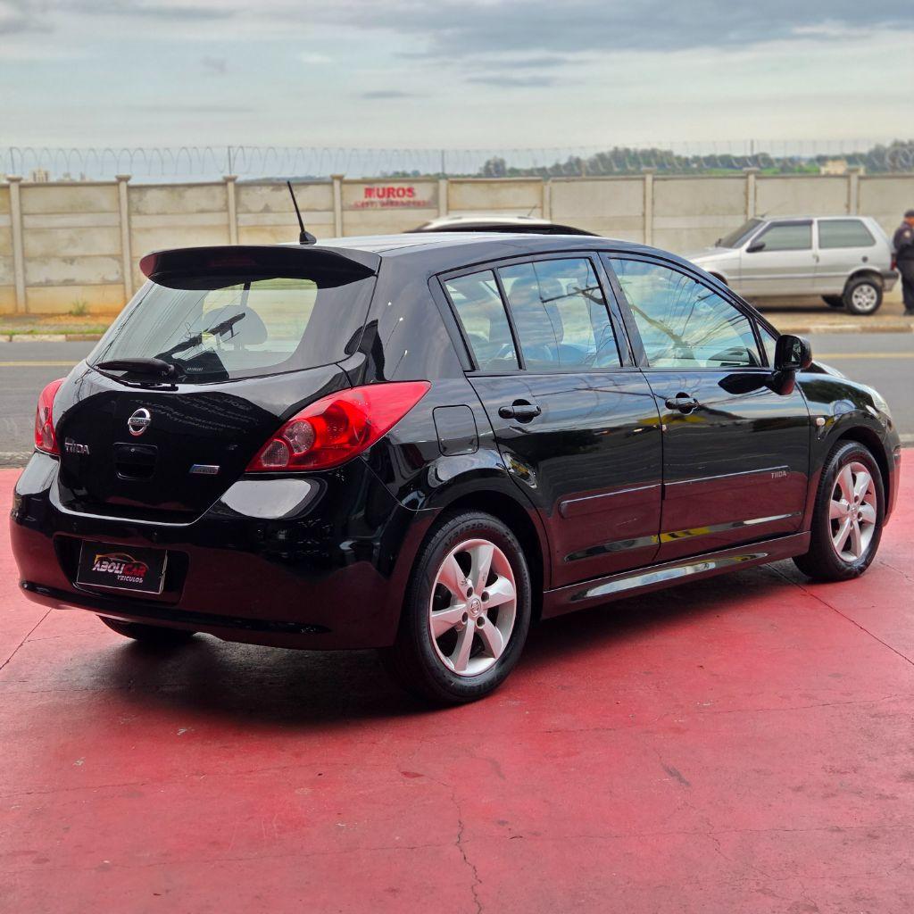NISSAN Tiida Hatch - Foto