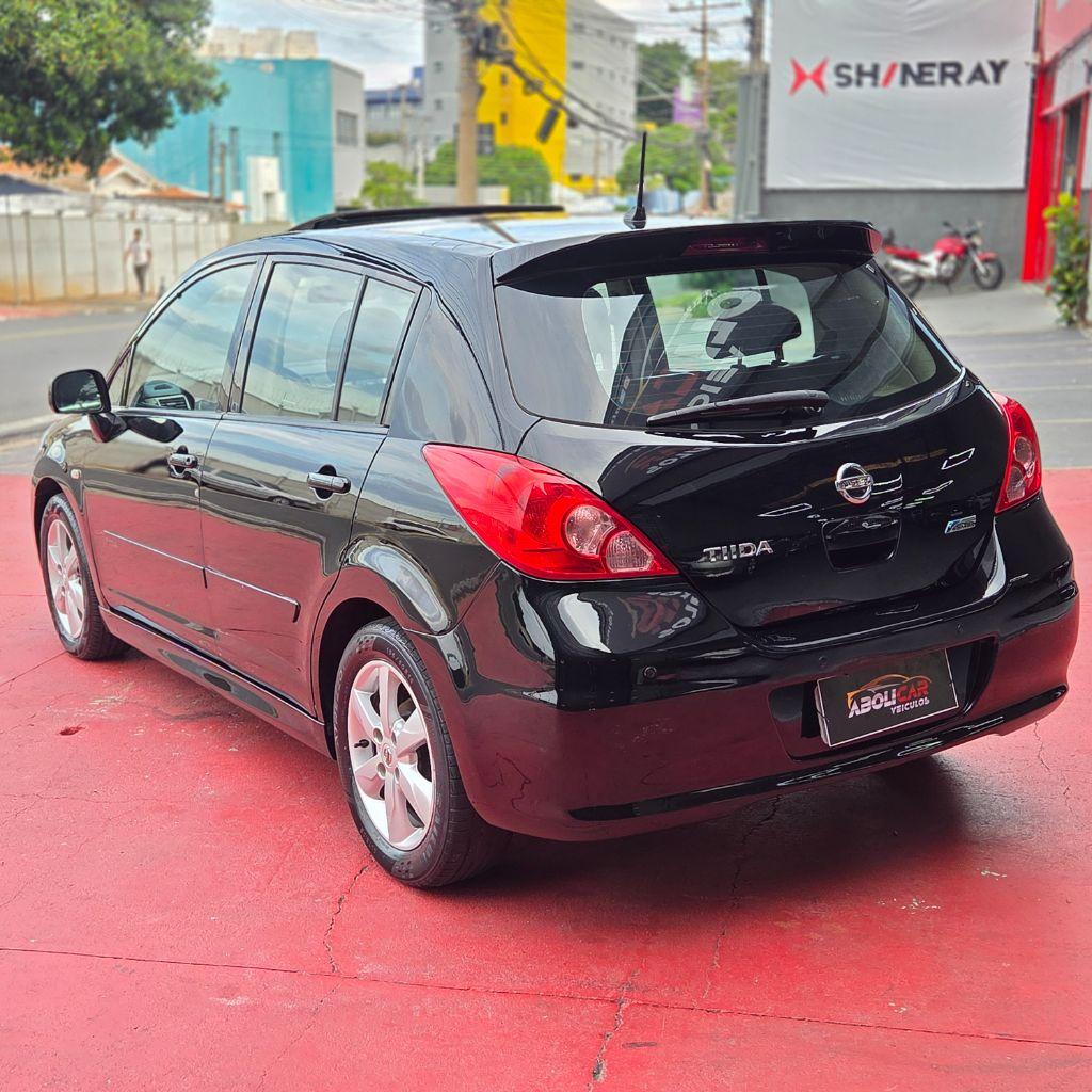 NISSAN Tiida Hatch - Foto