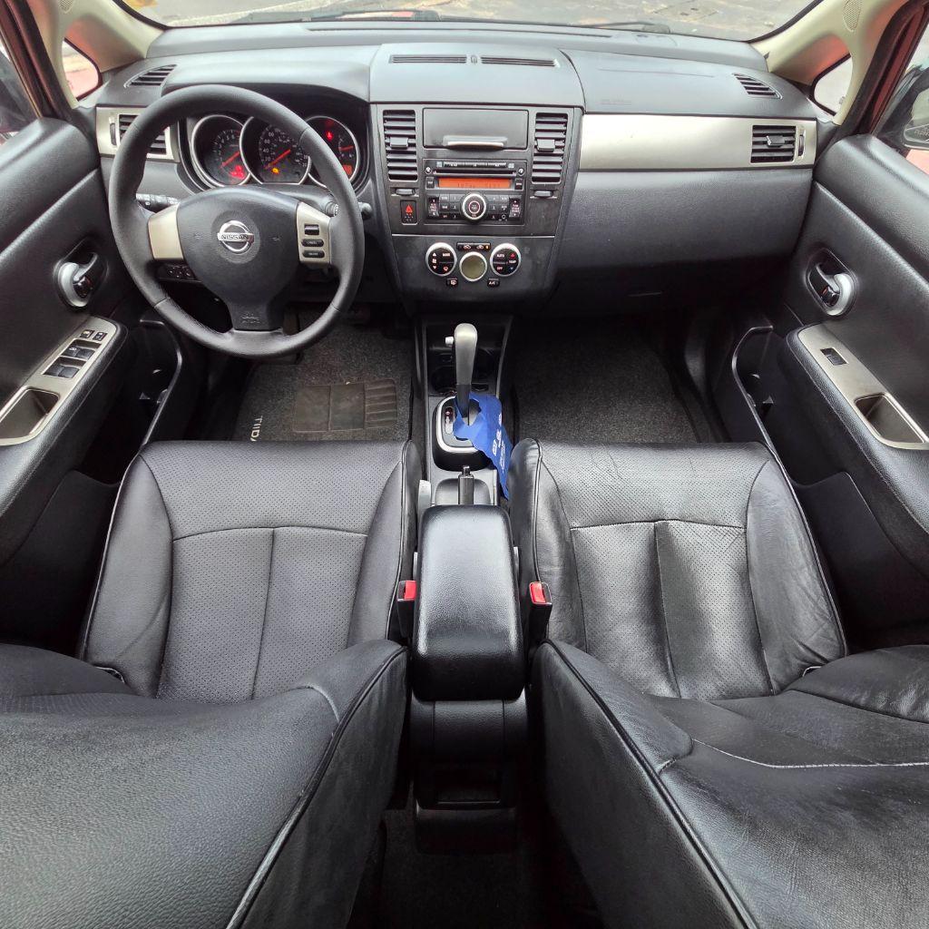 NISSAN Tiida Hatch - Foto
