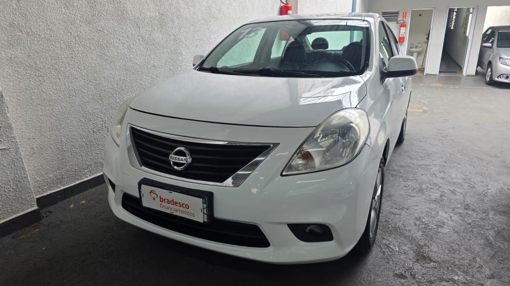 NISSAN Versa Sedan - Foto