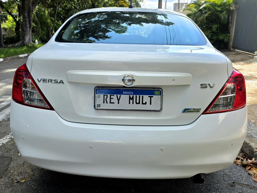 NISSAN Versa Sedan - Foto