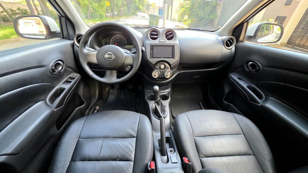 NISSAN Versa Sedan - Foto