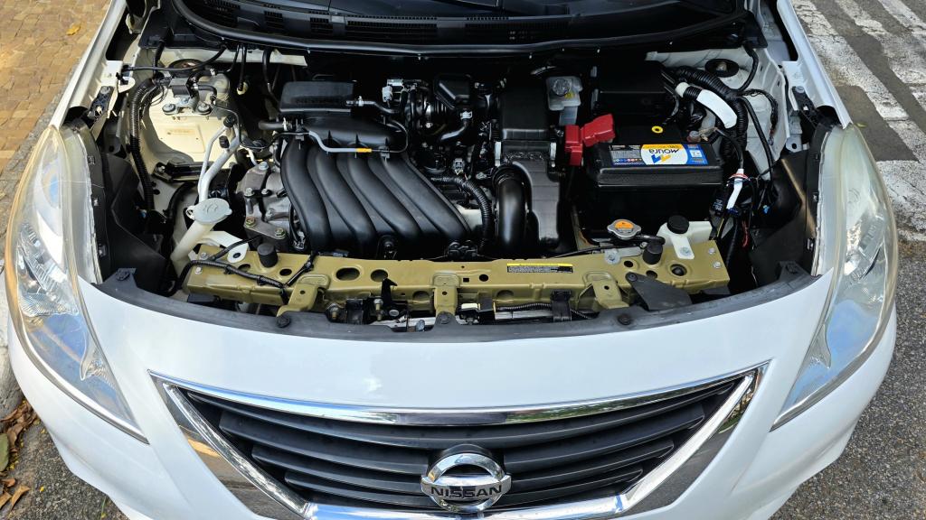 NISSAN Versa Sedan - Foto