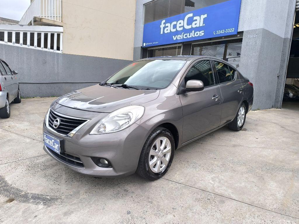 NISSAN Versa Sedan - Foto