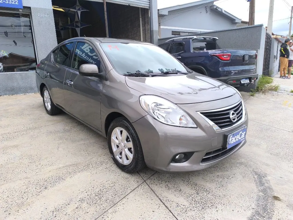 NISSAN Versa Sedan - Foto