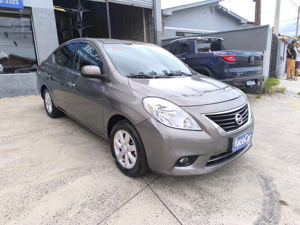 NISSAN Versa Sedan - Foto