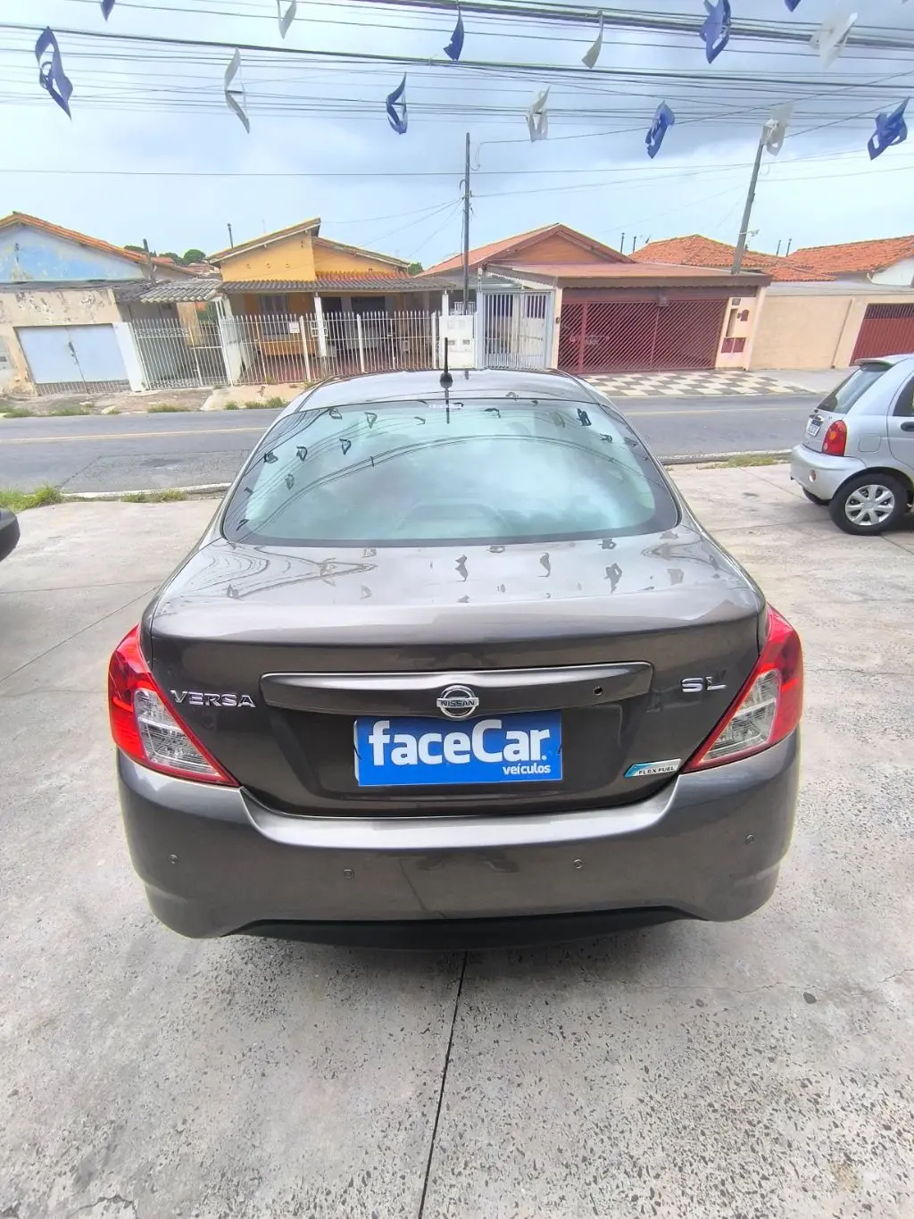 NISSAN Versa Sedan - Foto