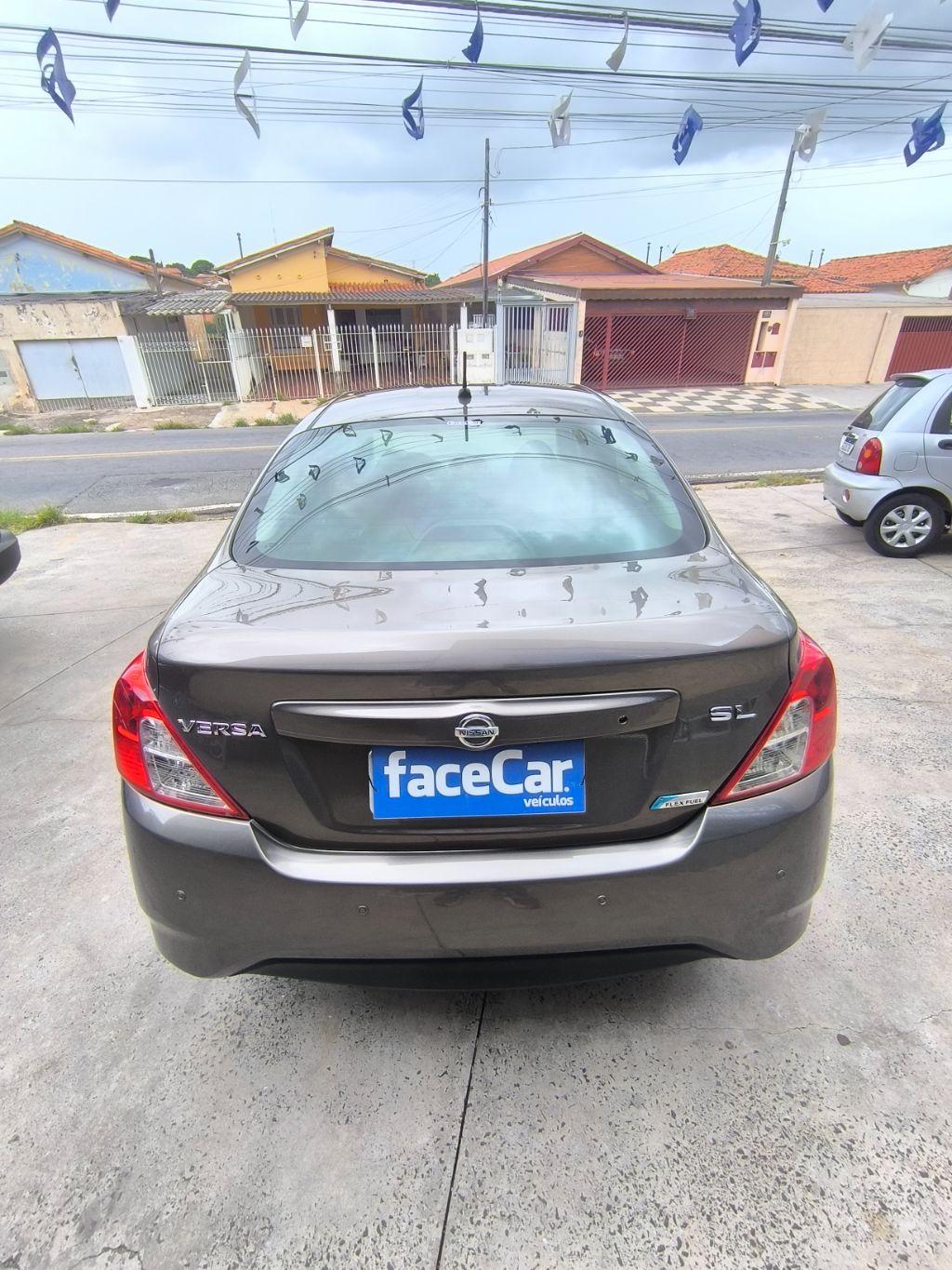 NISSAN Versa Sedan - Foto