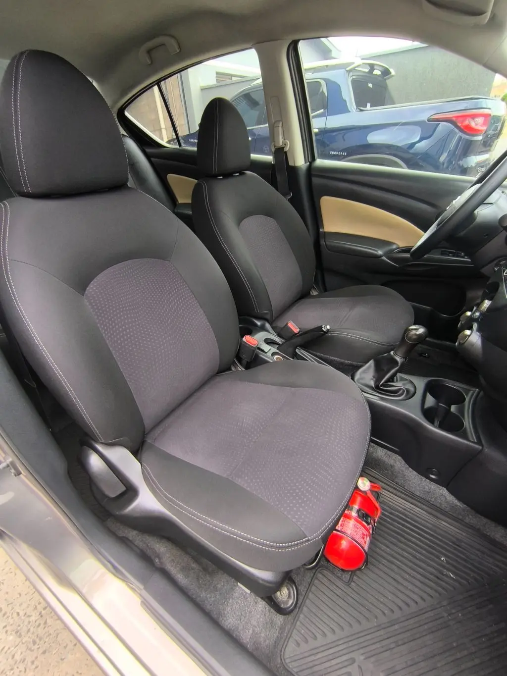 NISSAN Versa Sedan - Foto