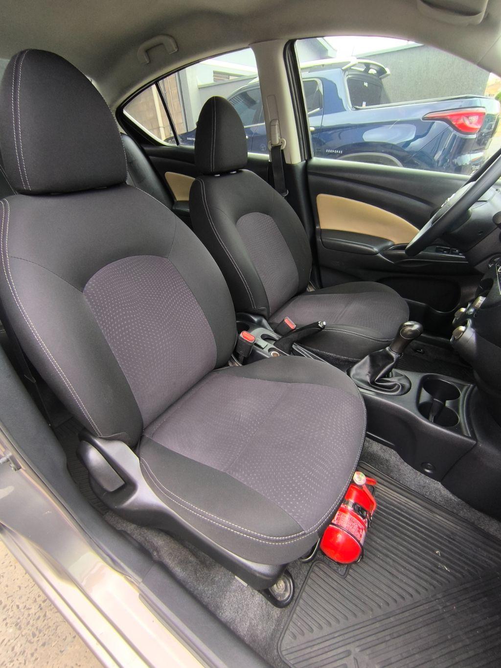 NISSAN Versa Sedan - Foto