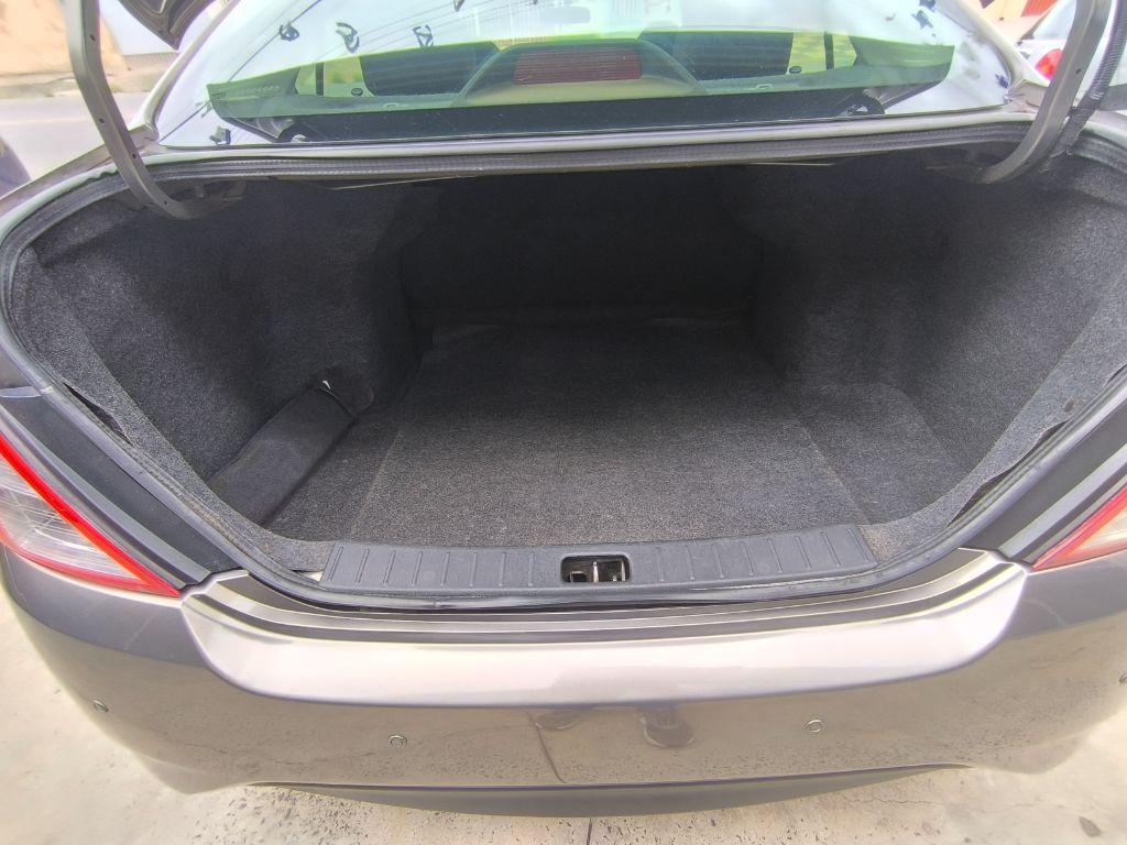 NISSAN Versa Sedan - Foto