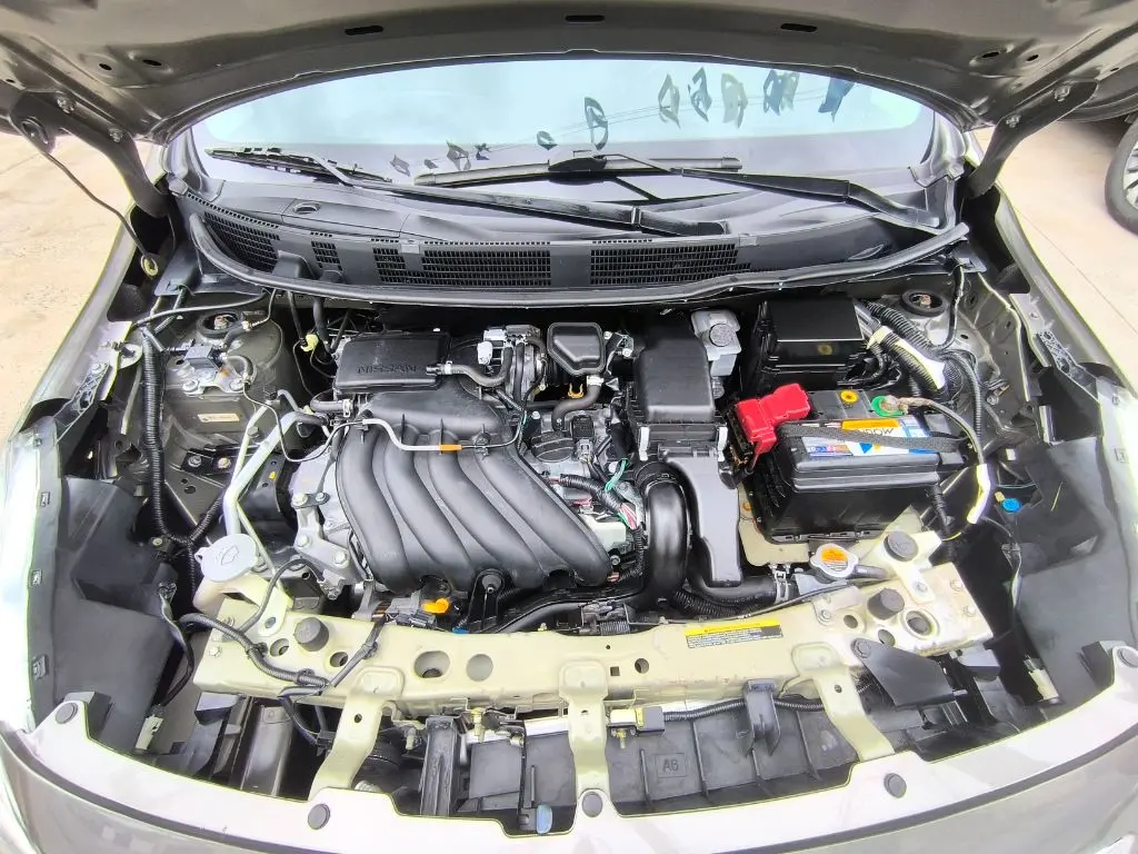 NISSAN Versa Sedan - Foto