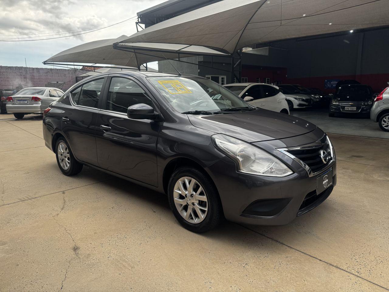 NISSAN Versa Sedan - Foto