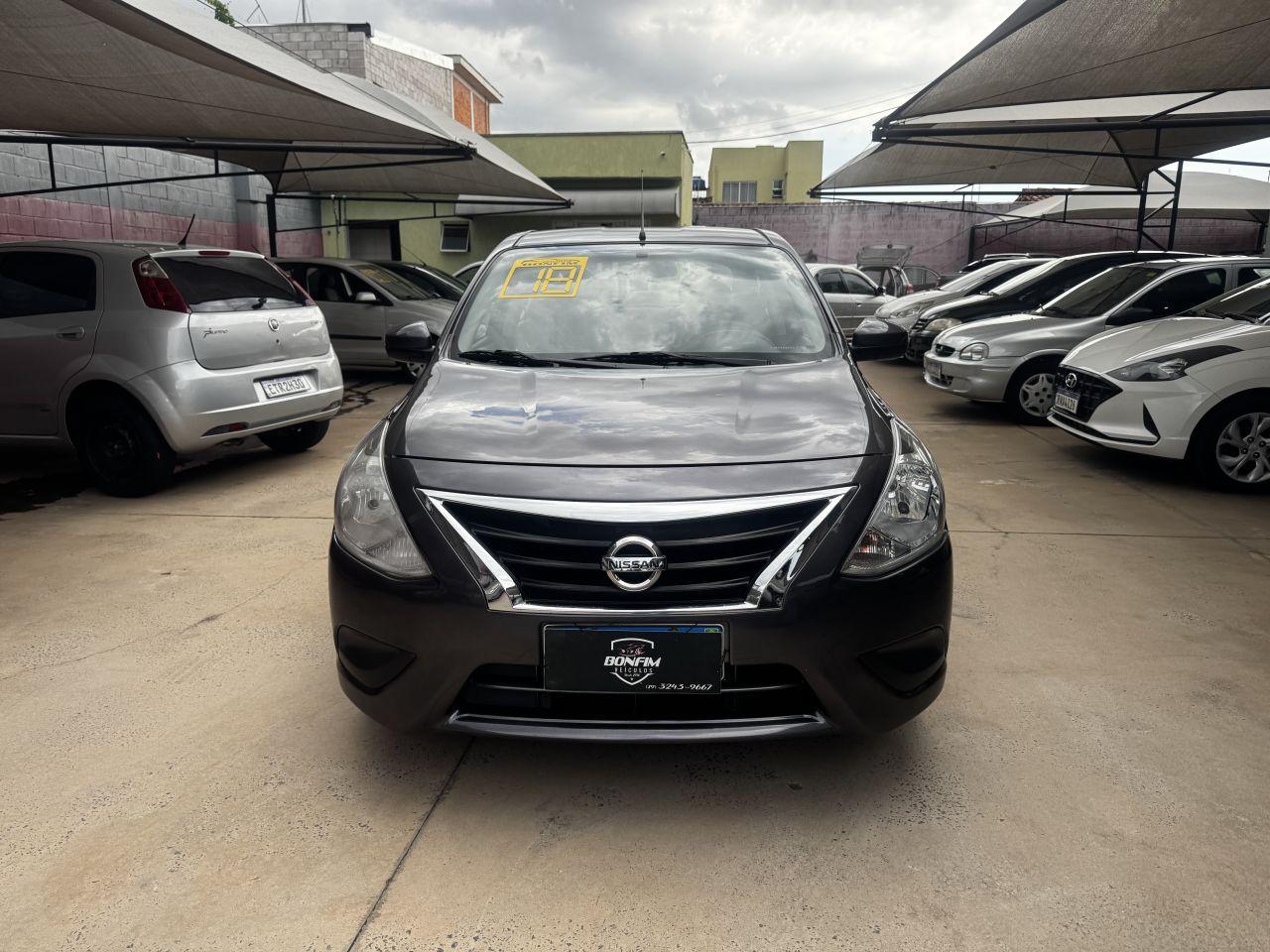 NISSAN Versa Sedan - Foto