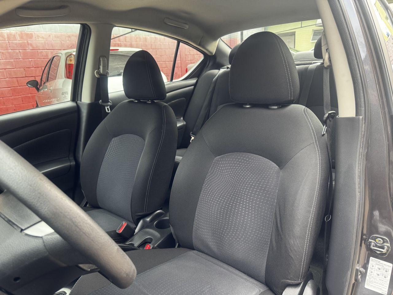 NISSAN Versa Sedan - Foto