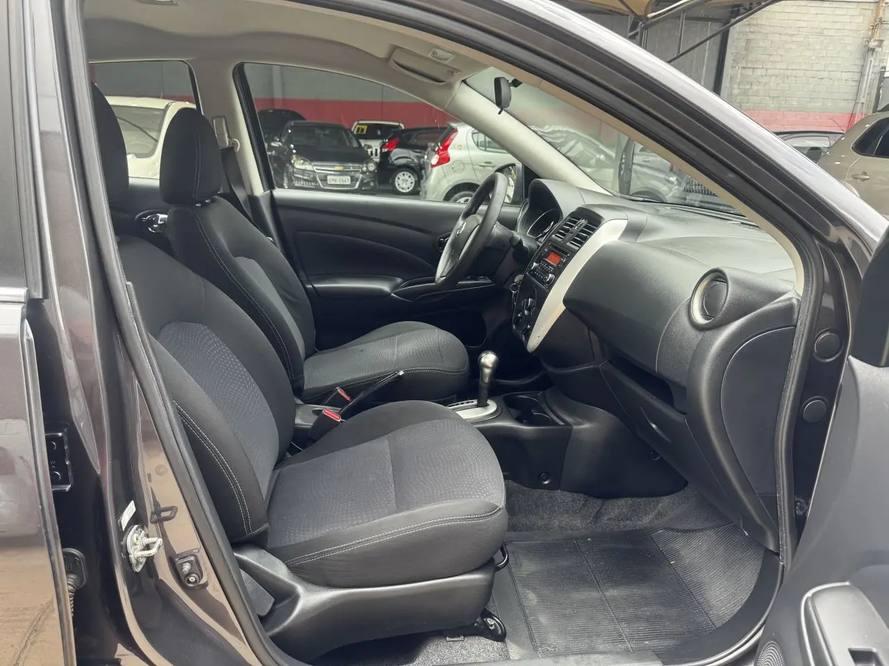 NISSAN Versa Sedan - Foto