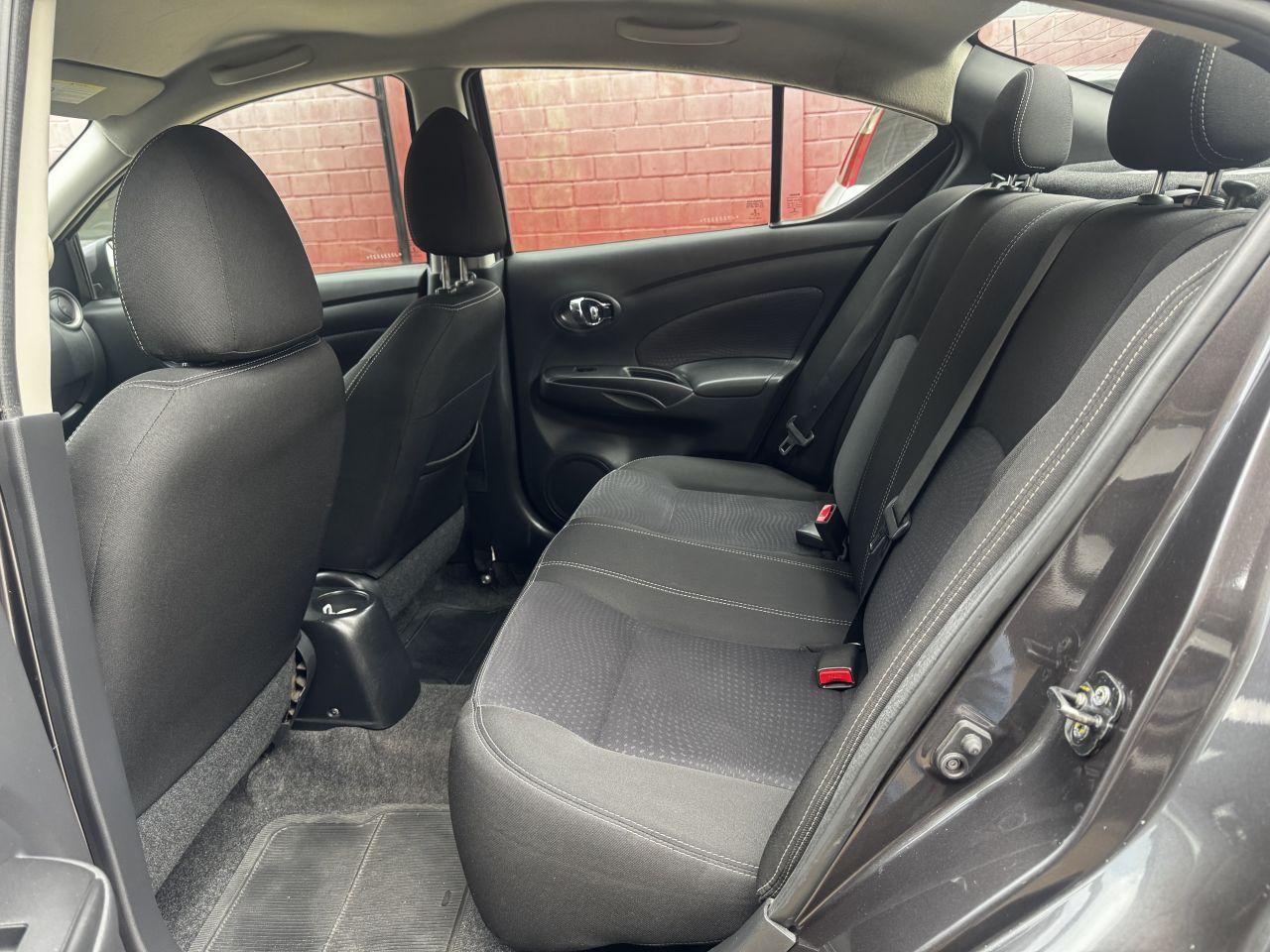 NISSAN Versa Sedan - Foto