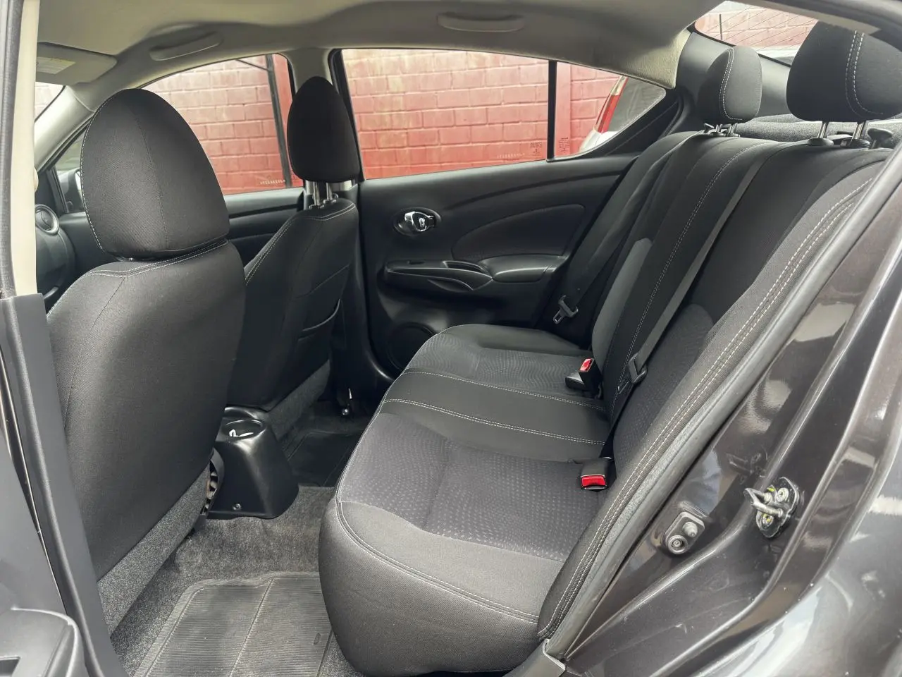 NISSAN Versa Sedan - Foto