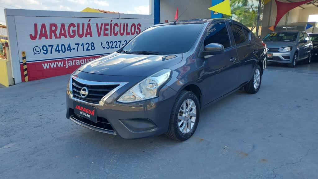 NISSAN Versa Sedan - Foto