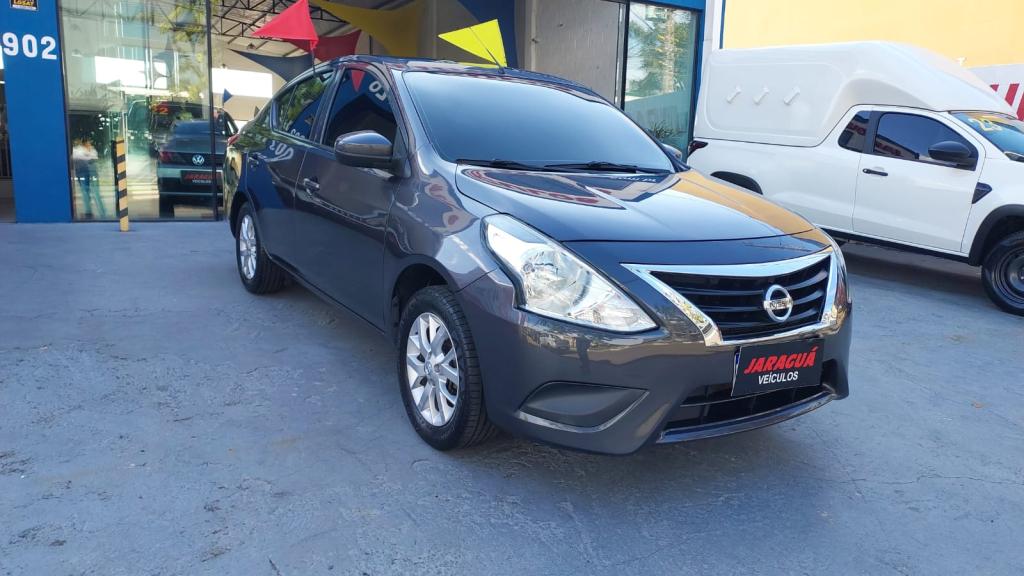 NISSAN Versa Sedan - Foto