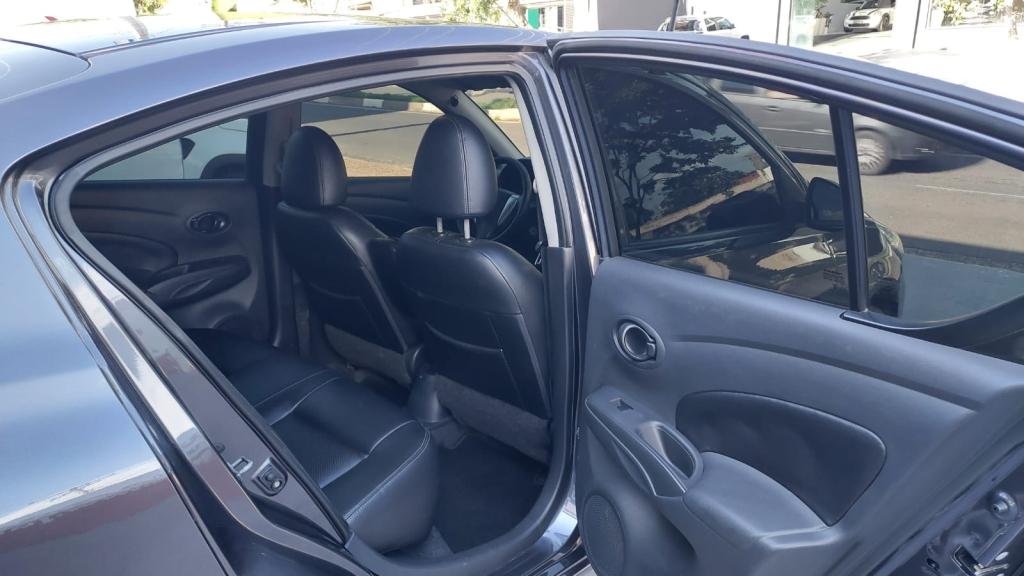 NISSAN Versa Sedan - Foto