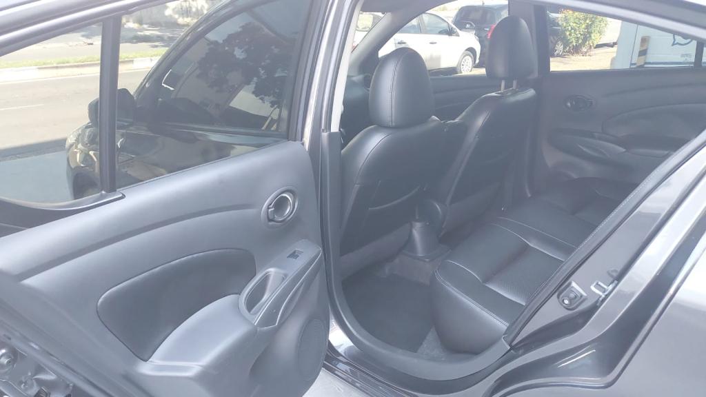 NISSAN Versa Sedan - Foto