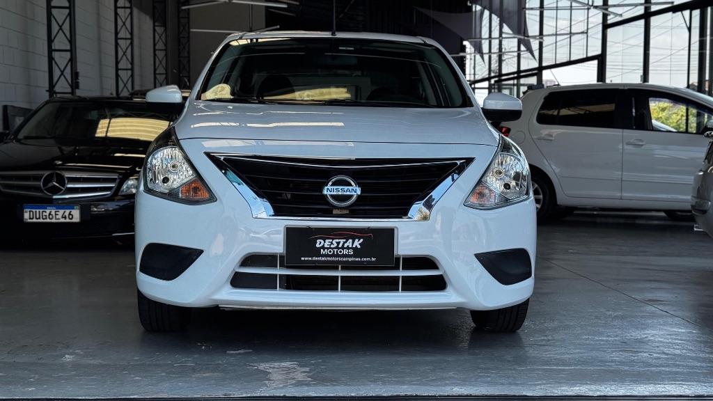 NISSAN Versa Sedan - Foto