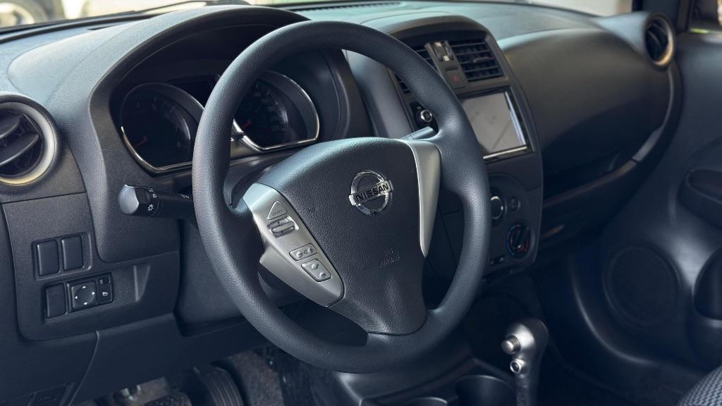 NISSAN Versa Sedan - Foto