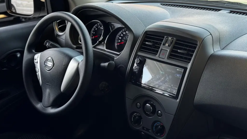 NISSAN Versa Sedan - Foto