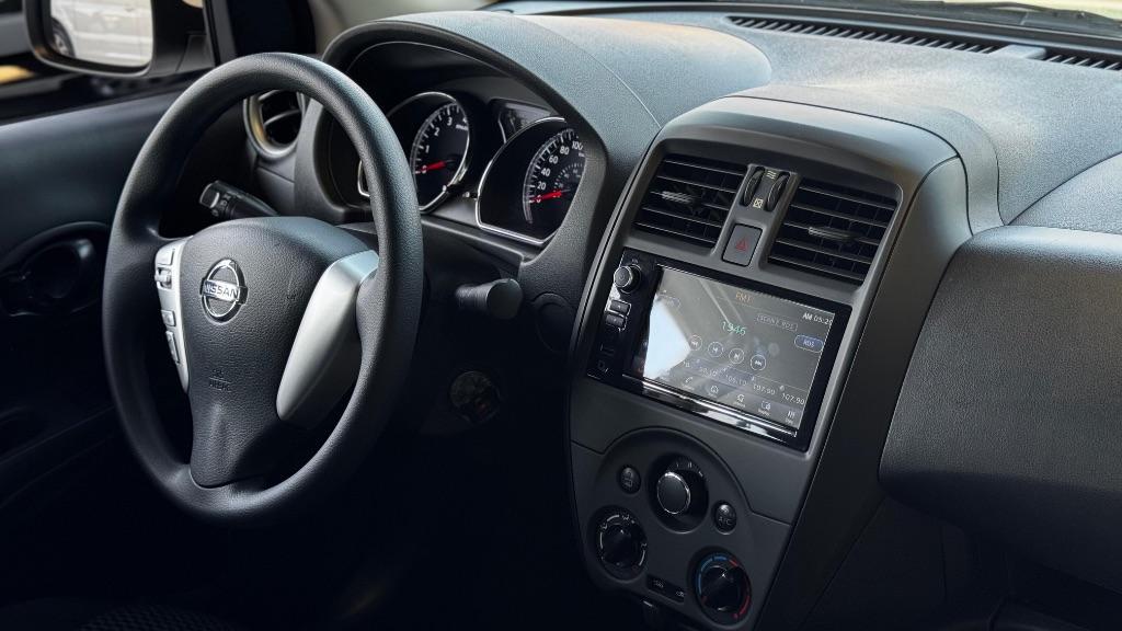 NISSAN Versa Sedan - Foto