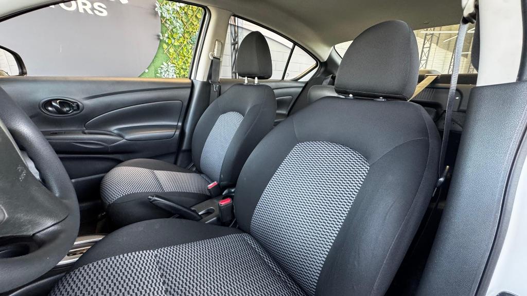 NISSAN Versa Sedan - Foto