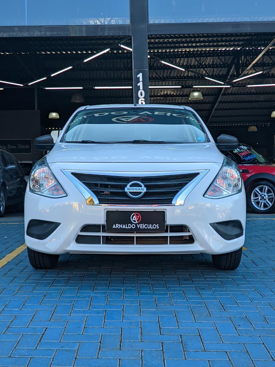 NISSAN Versa Sedan - Foto