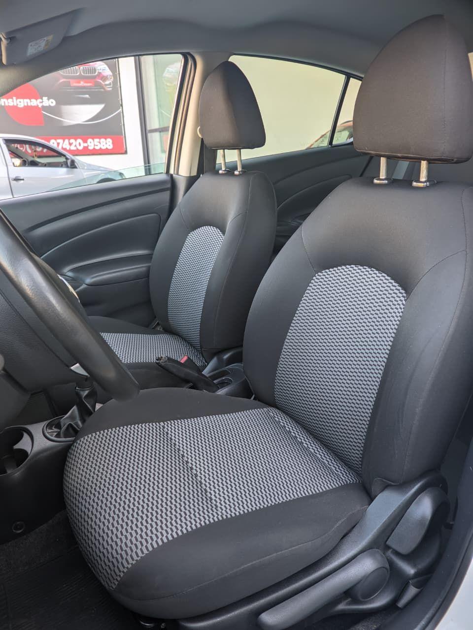 NISSAN Versa Sedan - Foto