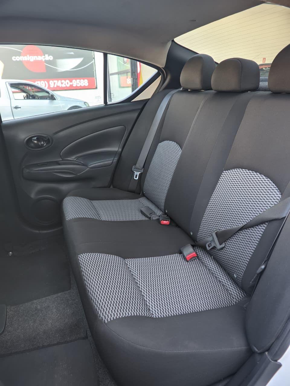 NISSAN Versa Sedan - Foto