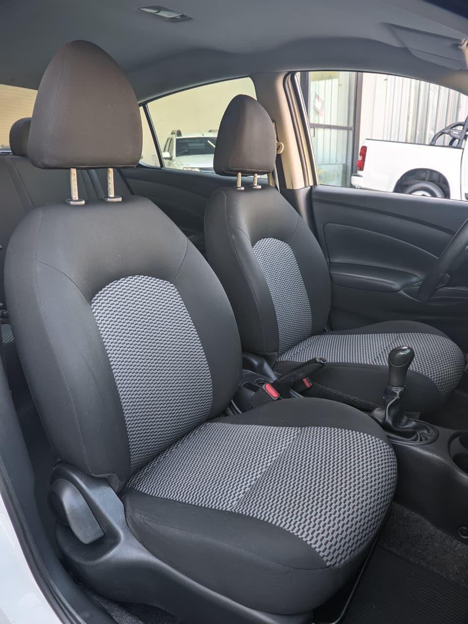 NISSAN Versa Sedan - Foto