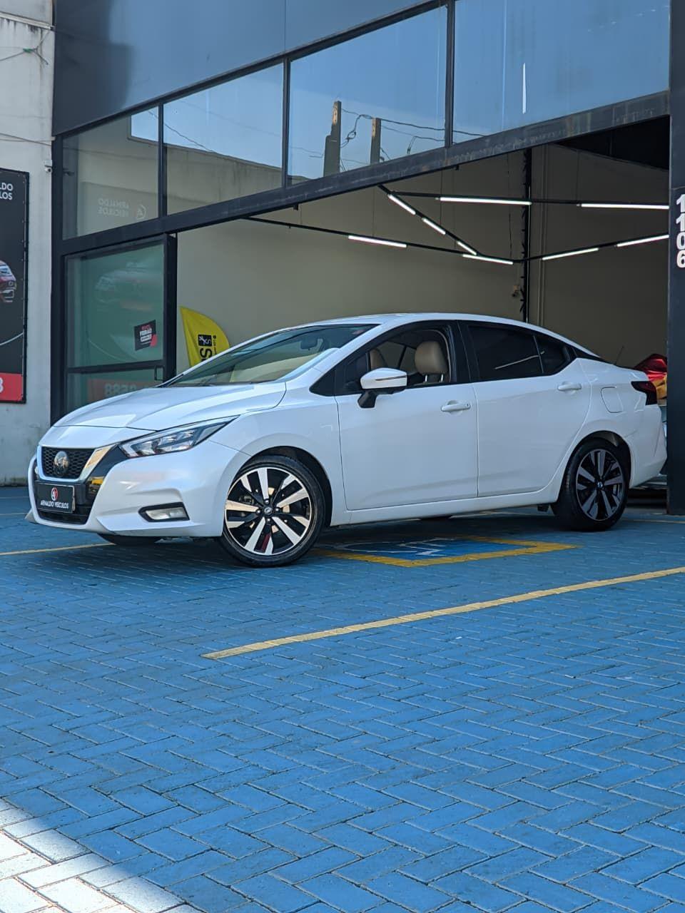 NISSAN Versa Sedan