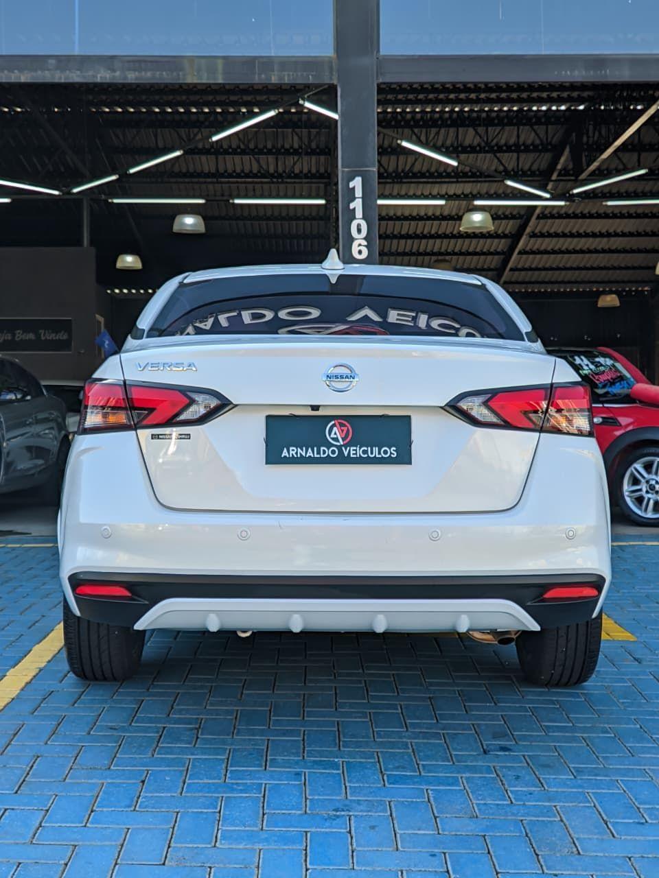 NISSAN Versa Sedan - Foto