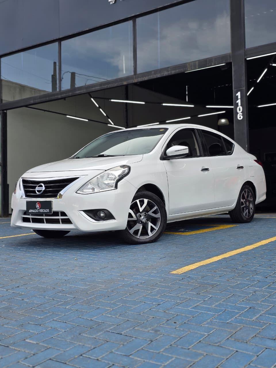 NISSAN Versa Sedan