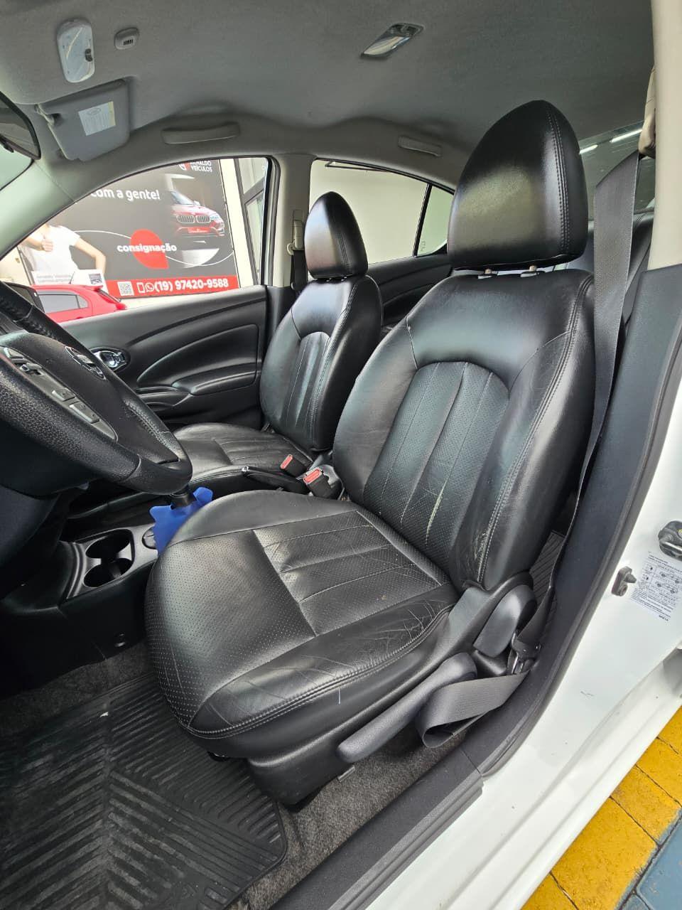 NISSAN Versa Sedan - Foto