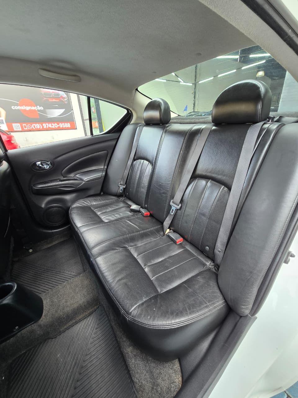 NISSAN Versa Sedan - Foto