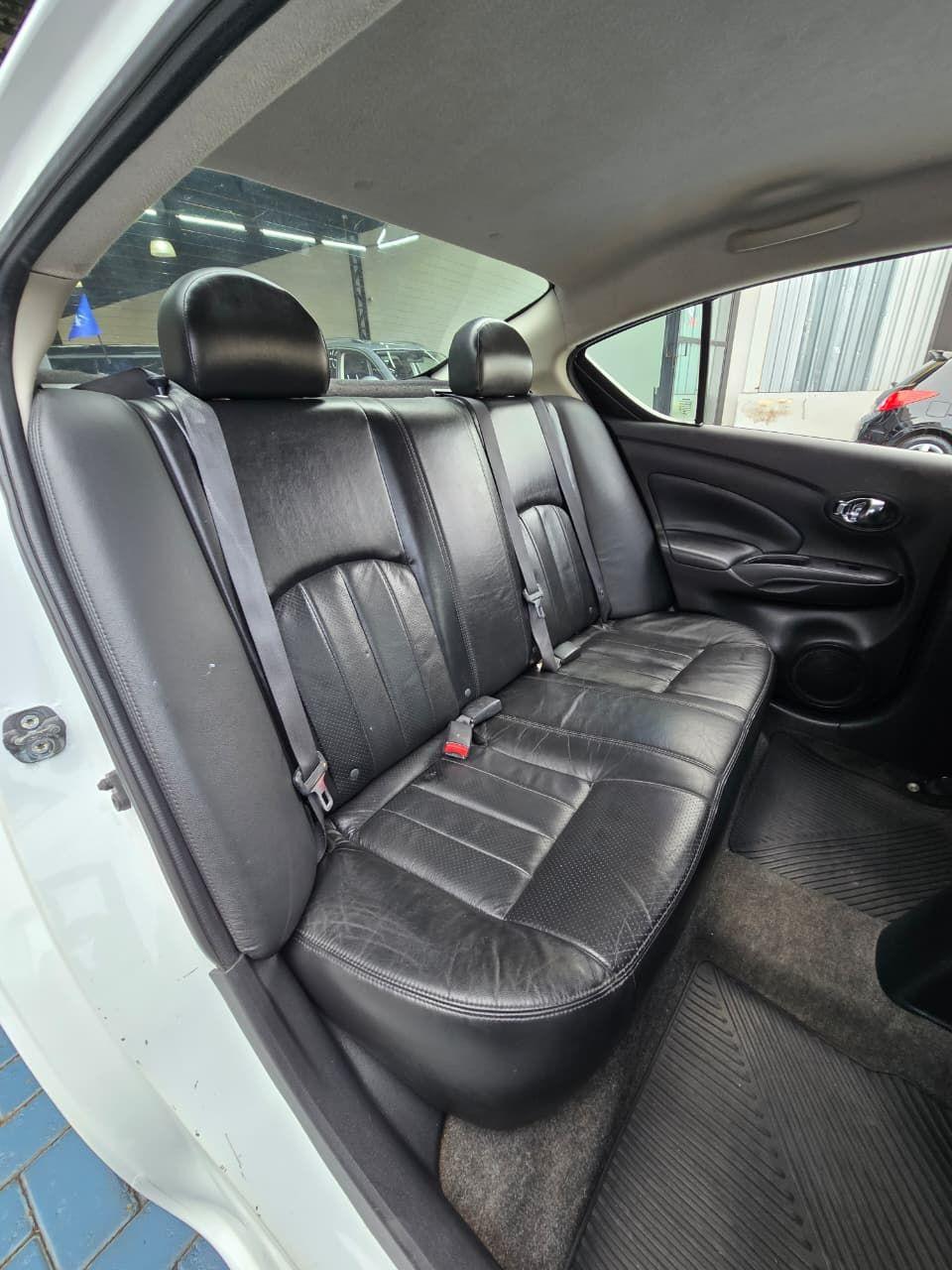 NISSAN Versa Sedan - Foto