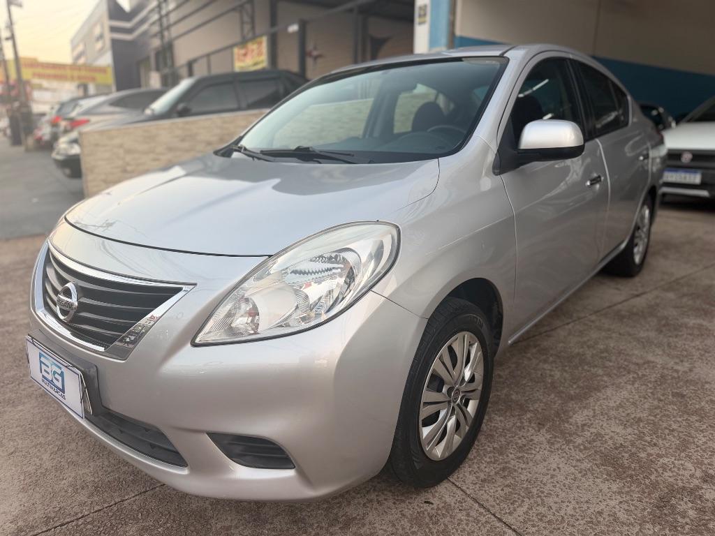 NISSAN Versa Sedan - Foto