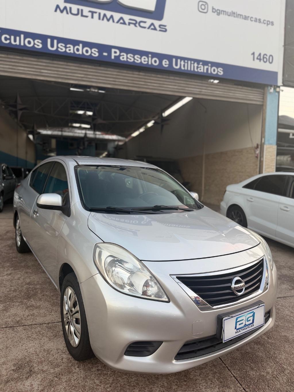 NISSAN Versa Sedan - Foto
