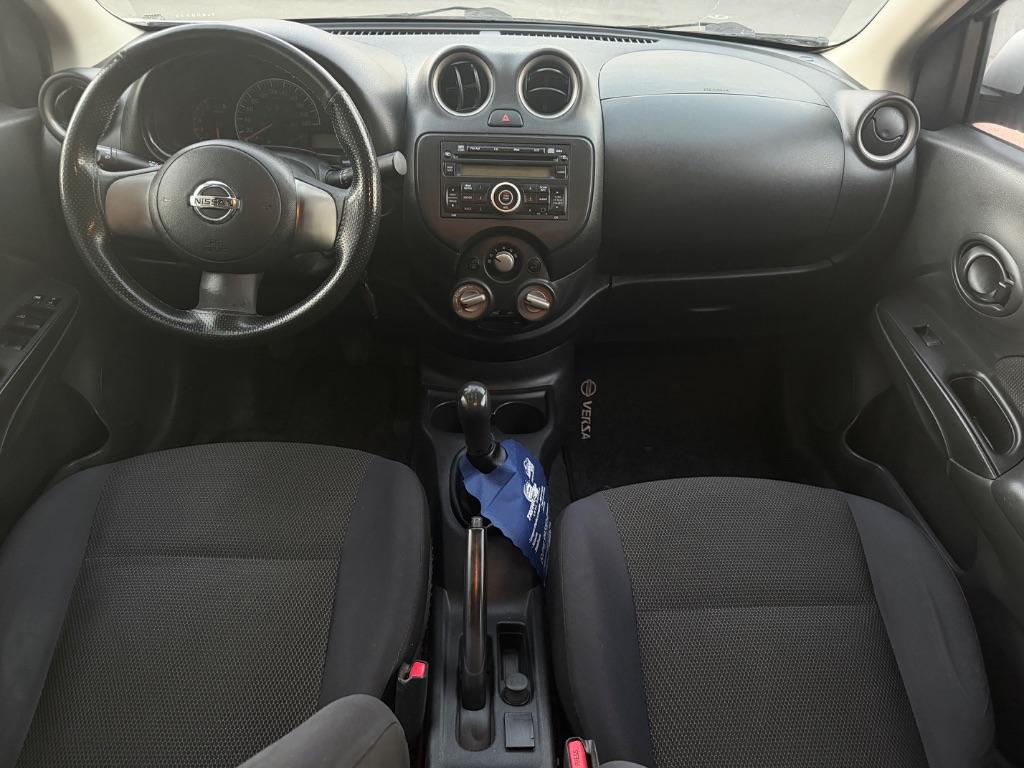 NISSAN Versa Sedan - Foto