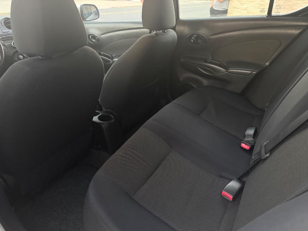 NISSAN Versa Sedan - Foto
