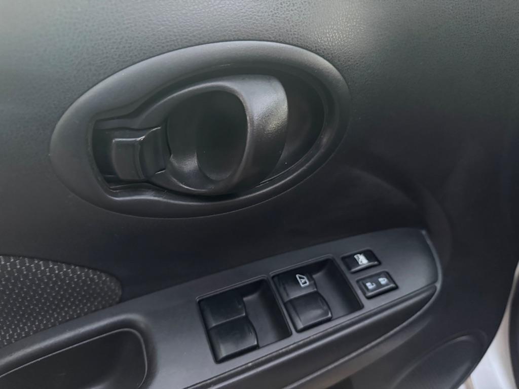 NISSAN Versa Sedan - Foto