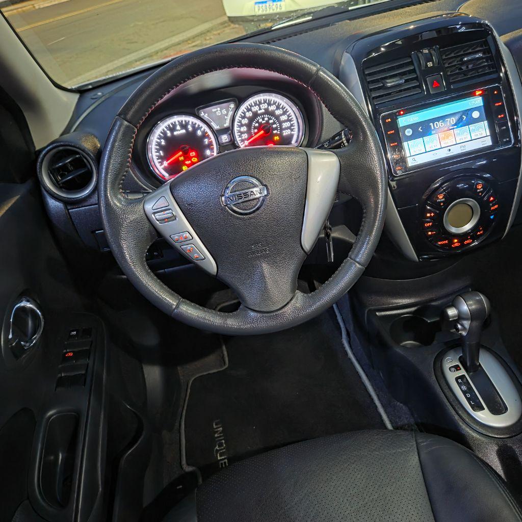 NISSAN Versa Sedan - Foto