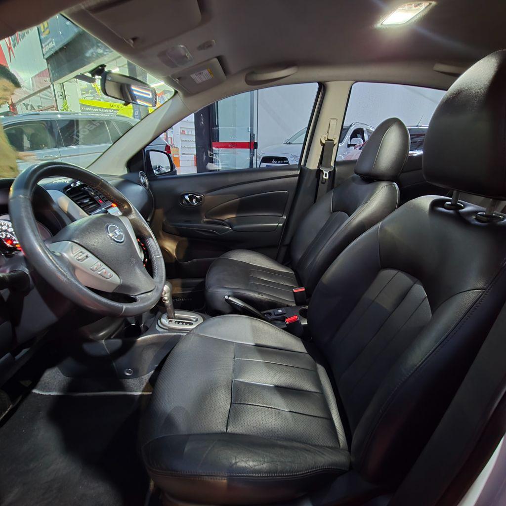 NISSAN Versa Sedan - Foto