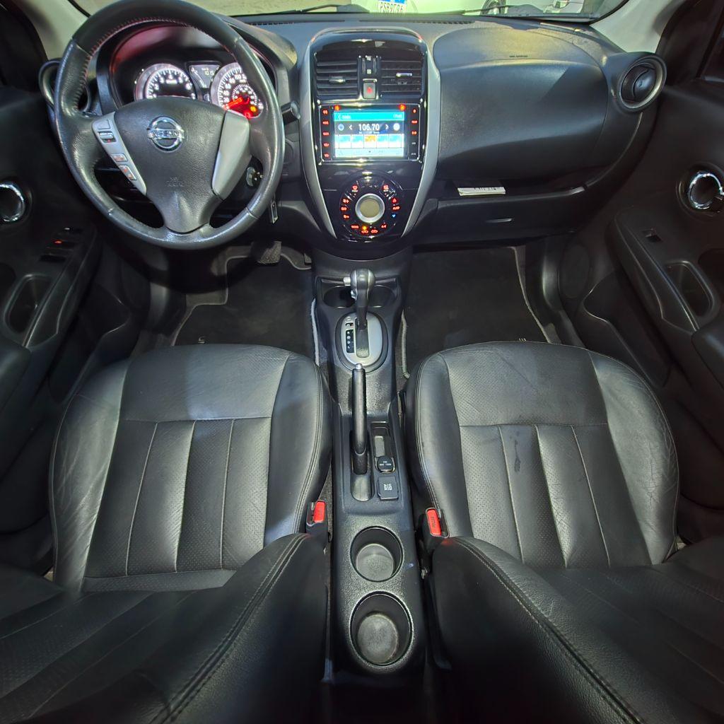 NISSAN Versa Sedan - Foto